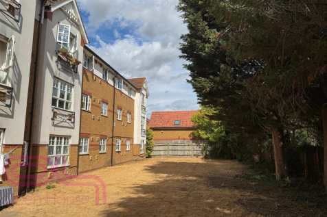 Newcombe Gardens Communal Gdns.png