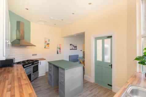 2S7J0LBR - Kitchen A.jpg