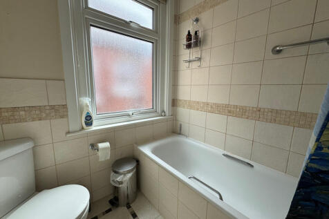King Edwards Place, London, W3 photo 4
