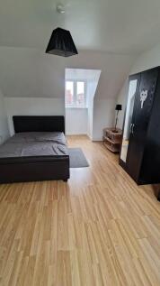 Bright double bedroom with ample floor space...