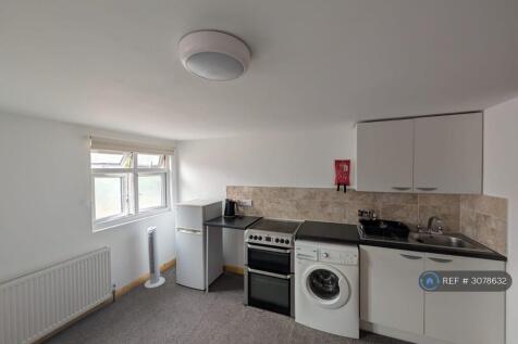 Norfolk Avenue, London, N13 photo 4