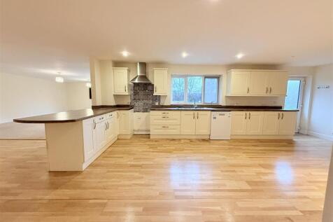 Queensway, Mildenhall, Bury St. Edmunds photo 3
