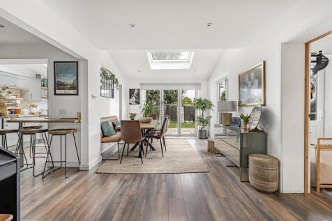 Open plan kitchen/di