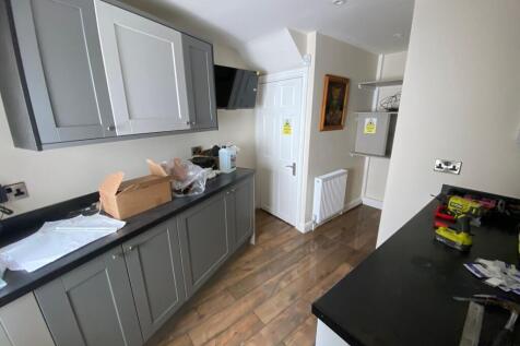 Retail Property (high street) to rent Image 10