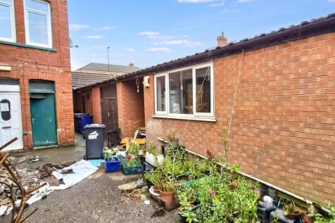 3 5 &amp; 7 Fieldside, Thorne, Doncaster, DN8 4AE