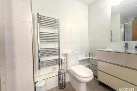 Bathroom (3).jpg
