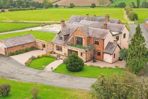 Aerial House Barn &amp; Stables (6).JPG