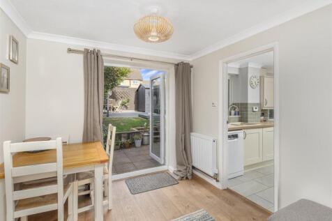 12 Kensington Close, Kings Sutton-6.jpg