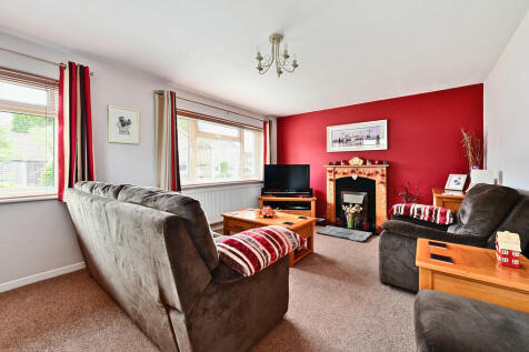 4 Woodville Close...