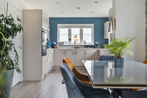 1328161-15-687e5b...