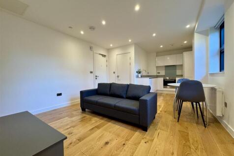 Living Room Pic 8.jpeg