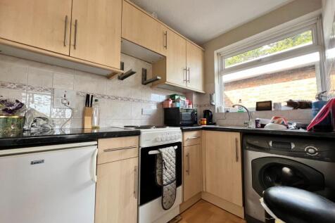 Wallace Avenue, Worthing, BN11 photo 4