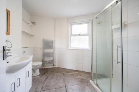 2A Barmouth Road 17