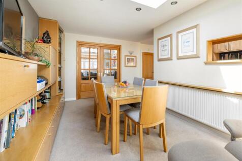 Cherrydown Avenue, E4