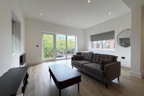 Living Room pic 2.jpeg