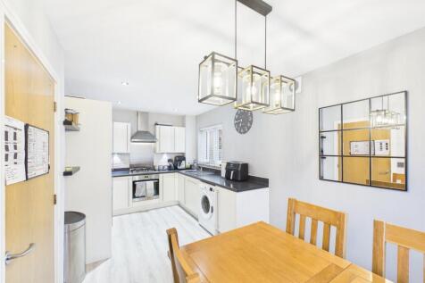 Kitchen / Dining