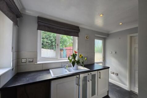 Woodhall Park, Swindon photo 4