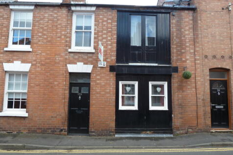 3-bed terraced on 26a Morton Street, Leamington Spa, £2,375/mo