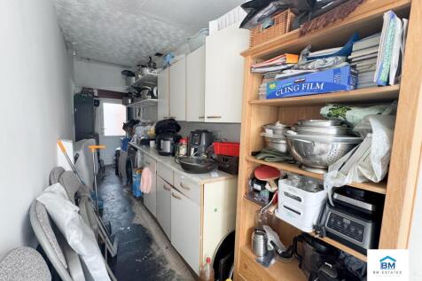 Covered side passage