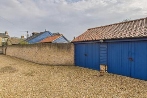 CAM02519G0-PR0233-STILL026