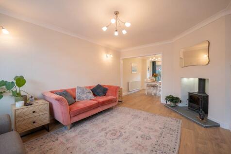 04 living - 4 bedroom semi-detached (house) at D