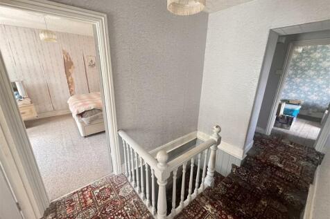 FIRST FLOOR - FRONT LANDING