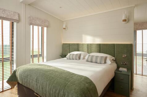 The Beachfront - Principle Bedroom