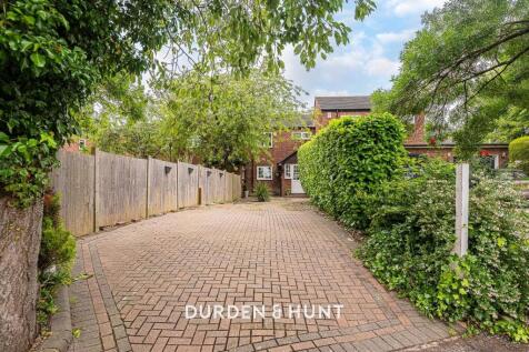 Loughton, IG10 - property photo