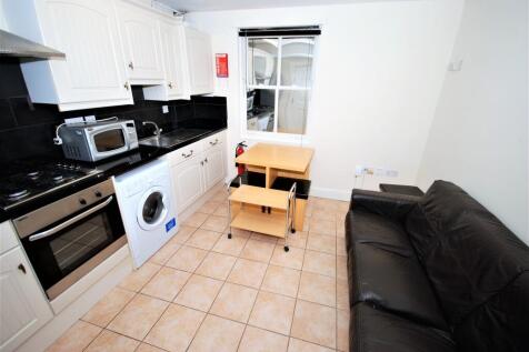 3-bed flat on 3, The George, George Street, Leamington Spa, Warwickshire, £1,395/mo