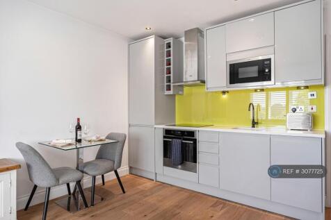 Lounge/Kitchen