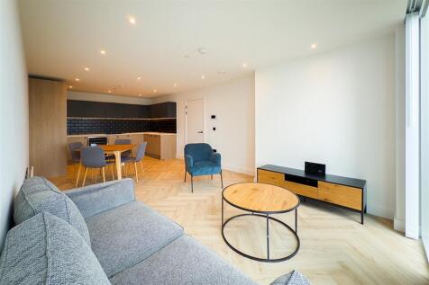 Bankside, Colliers Yard, M3 photo 3