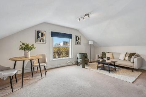 London, W12 - property photo