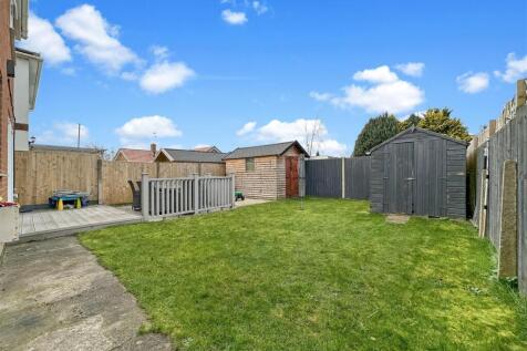 Delightful Enclosed Garden 636