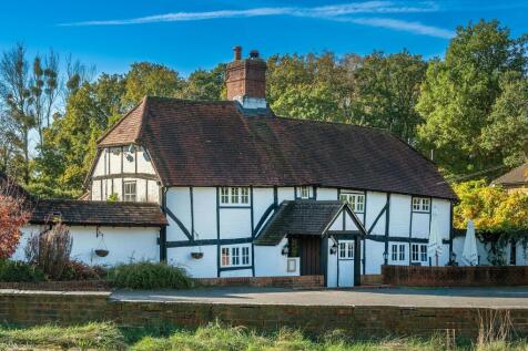 OWEN ISHERWOOD_165 WINDSOR ROAD CHOBHAM GU24 8QS_003.jpg