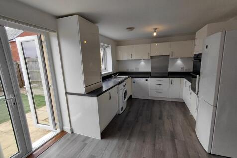3 bedroom Semi Detached House in Yonder Acre Way, Cranbrook photo 3