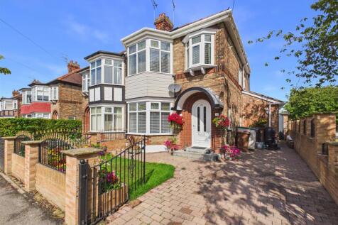 Ingleton Avenue - Main Photo