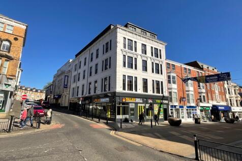 Retail Property (high street) to rent Image 3