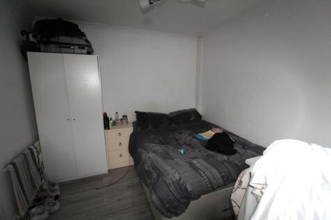 Ground Floor Bedroom b.JPG