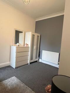 Cowley Hill Lane, St. Helens - Half Price First Months Rent photo 3