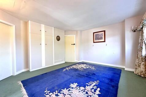 Bedroom One With Fitted Wardrobes 733