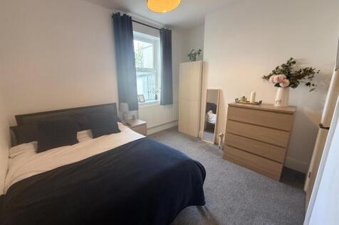 31 west hill rm 2.jpeg
