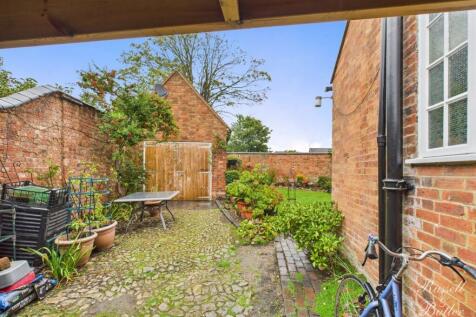 CAM01995G0-PR0357-STILL018