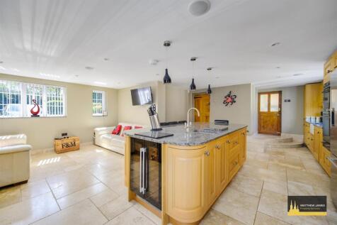 Kitchen / Breakfast Room