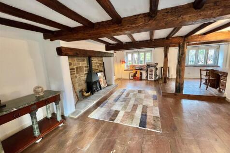 48 Wakefield Rd Lounge 2.jpg