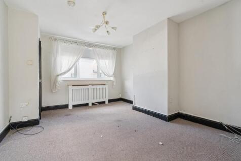 10 New Close, Colliers Wood, SW19 2SY reception 1.