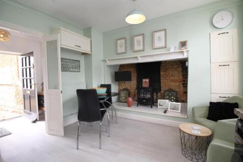 dining area 1 .JPG