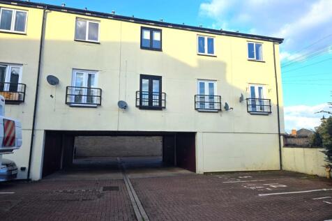 2-bed flat on Swan Court, Ross-on-Wye, £795/mo