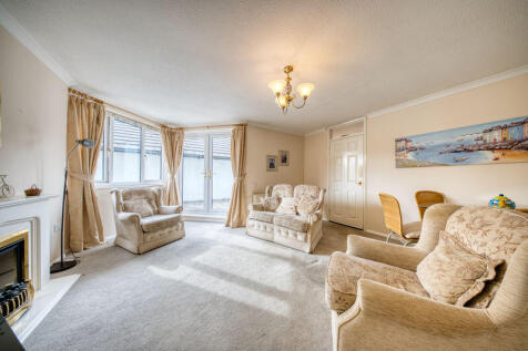 Living room pic 1