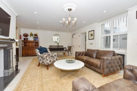 Nelson BF lounge 