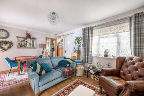 Drummond Gardens Christ Church Mount, KT19 8RP